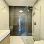 Ağ. Şəhərə yaxın Xətai ray